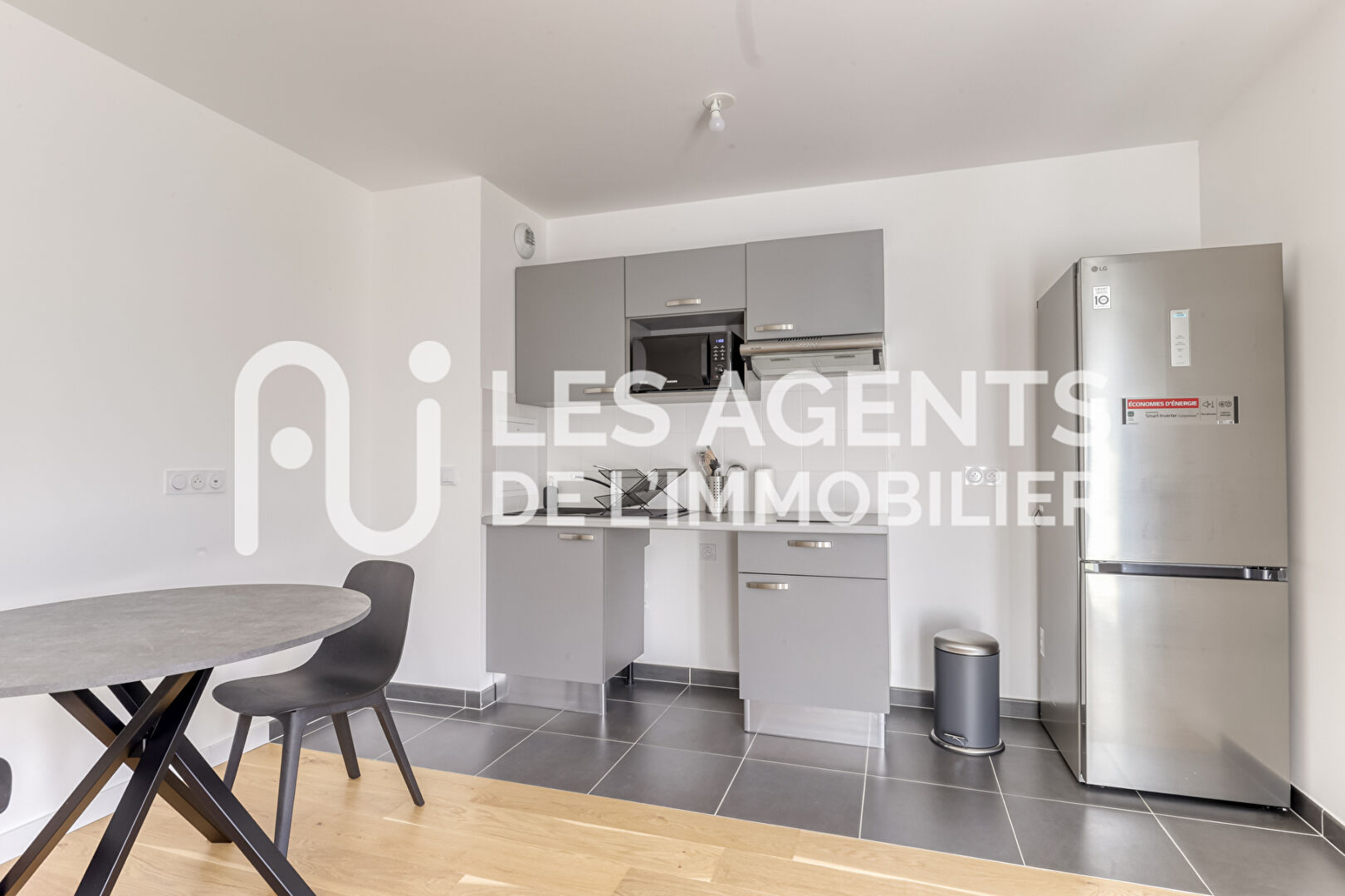Colombes Arc Sportif  2 pièces meublé avec grand balcon Immeuble 2024