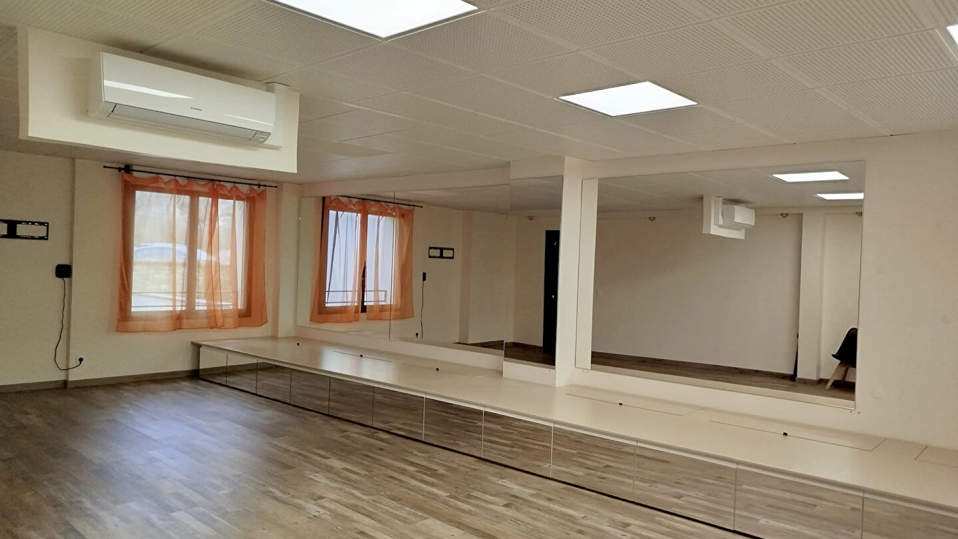 LOCAL D'ACTIVITES - 1480.00 CC