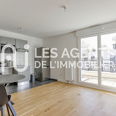 Colombes Arc Sportif  2 pièces meublé avec grand balcon Immeuble 2024