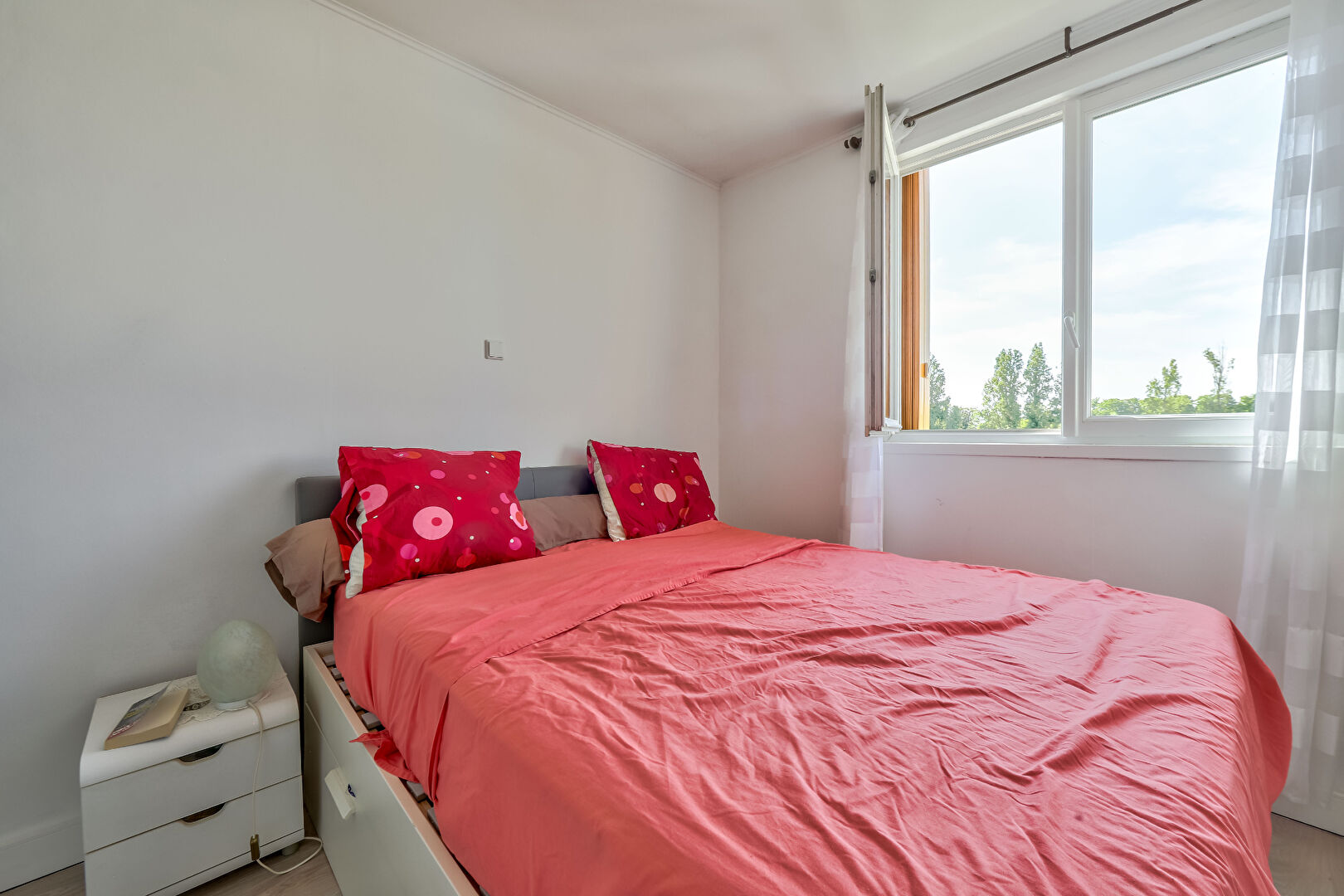 Appartement 4 pièces meublé 73 m² Balcon, cave et parking  Quartier Europe